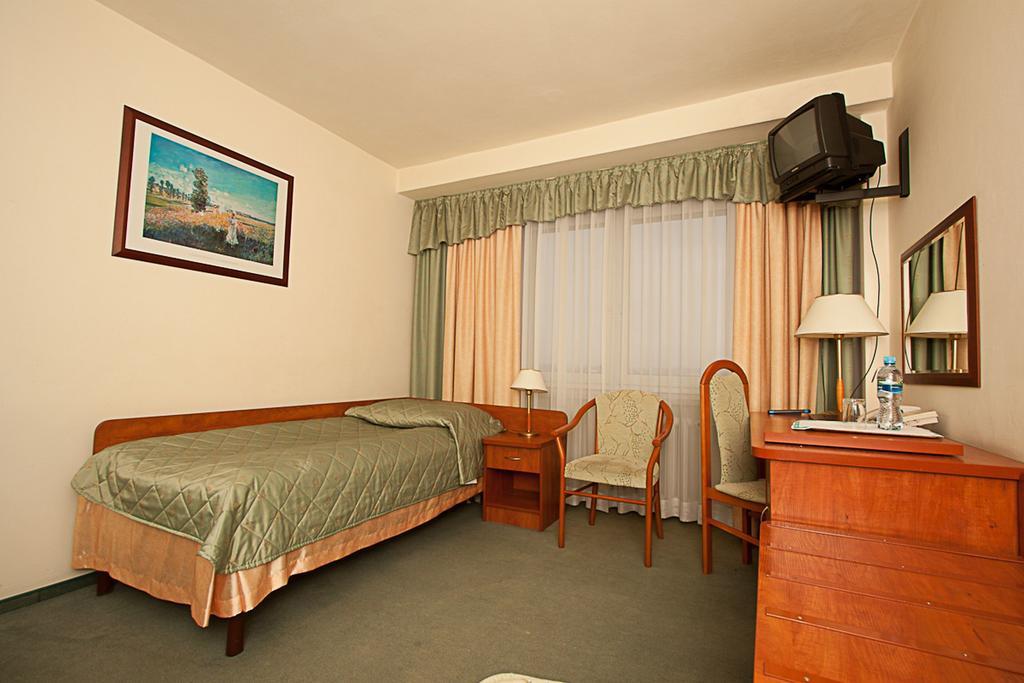 Hotel Accademia Ostrowiec Świętokrzyski Δωμάτιο φωτογραφία