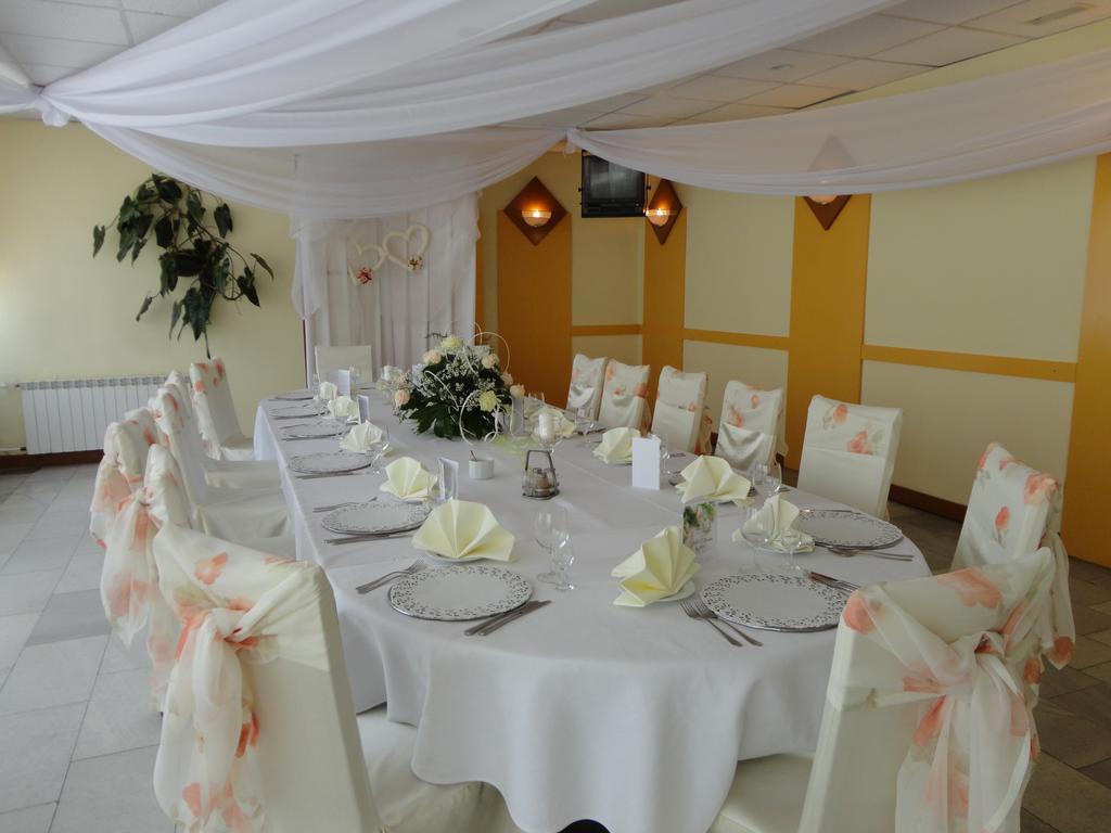 Hotel Accademia Ostrowiec Świętokrzyski Εξωτερικό φωτογραφία