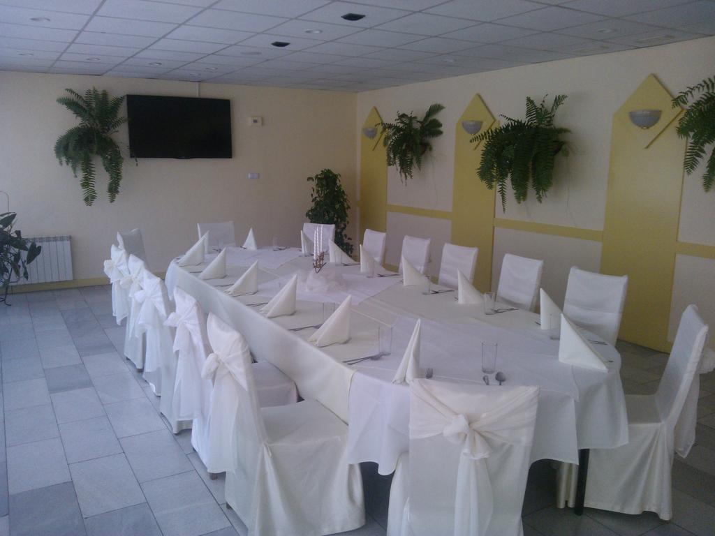 Hotel Accademia Ostrowiec Świętokrzyski Εξωτερικό φωτογραφία