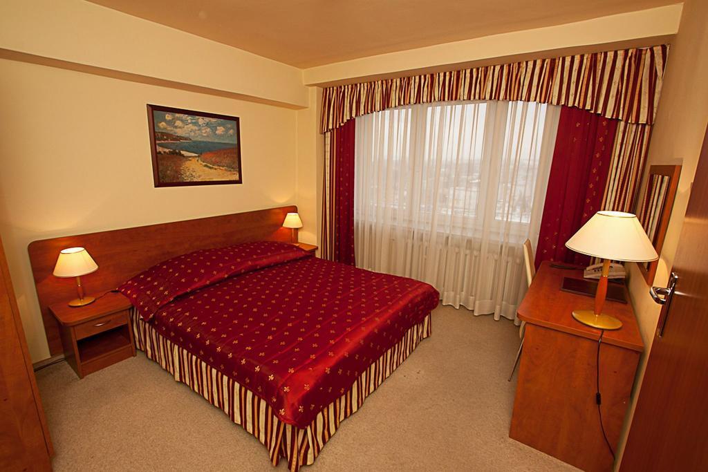 Hotel Accademia Ostrowiec Świętokrzyski Δωμάτιο φωτογραφία