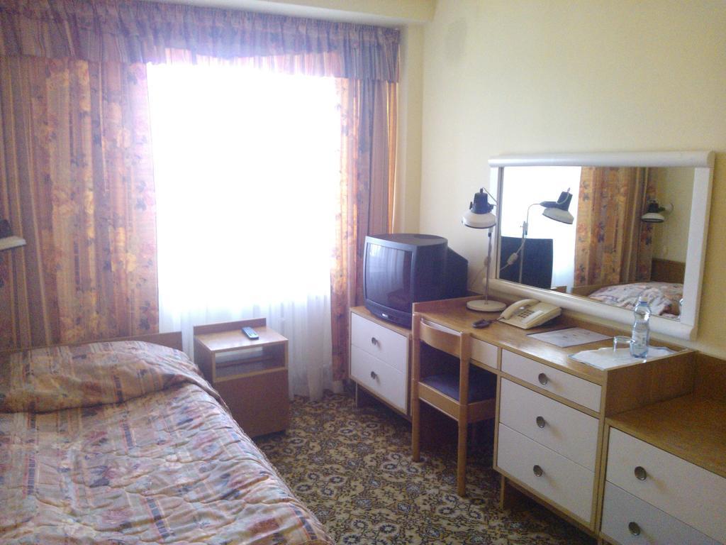 Hotel Accademia Ostrowiec Świętokrzyski Δωμάτιο φωτογραφία