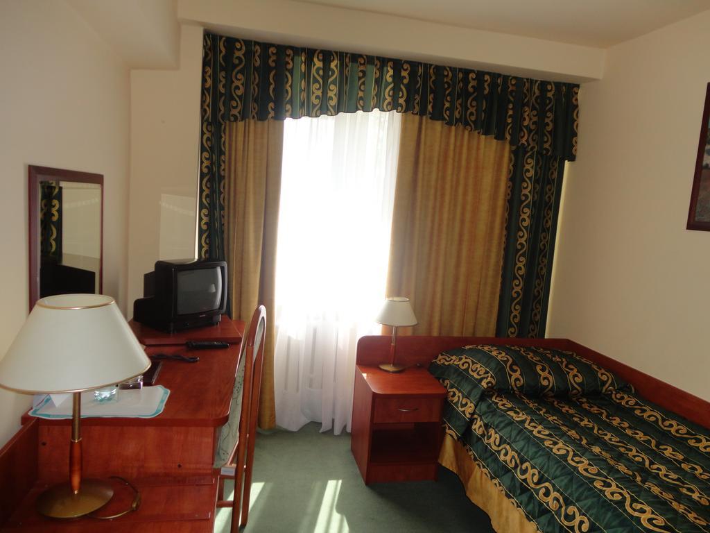 Hotel Accademia Ostrowiec Świętokrzyski Εξωτερικό φωτογραφία