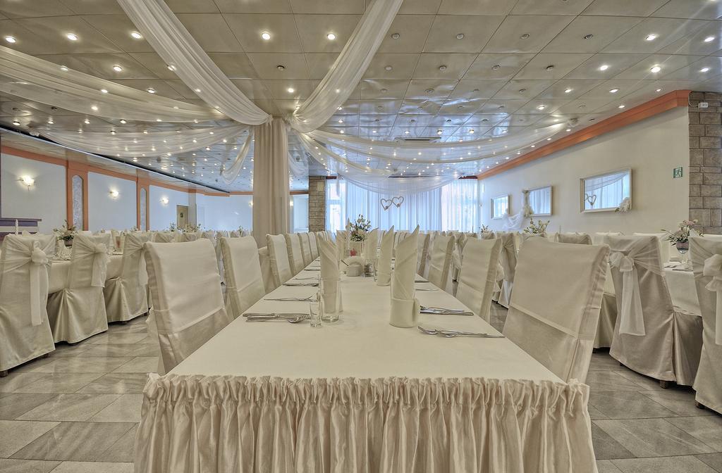 Hotel Accademia Ostrowiec Świętokrzyski Εξωτερικό φωτογραφία