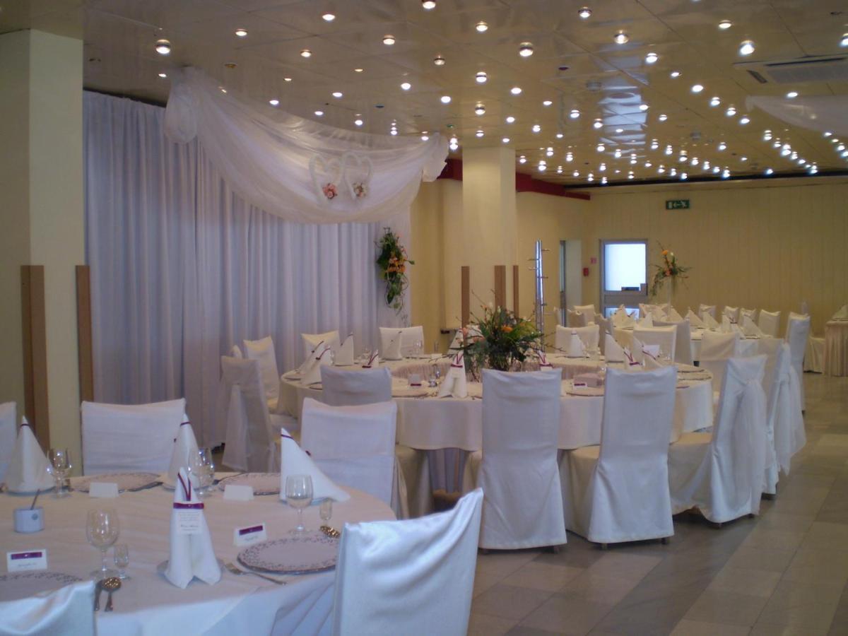 Hotel Accademia Ostrowiec Świętokrzyski Εξωτερικό φωτογραφία