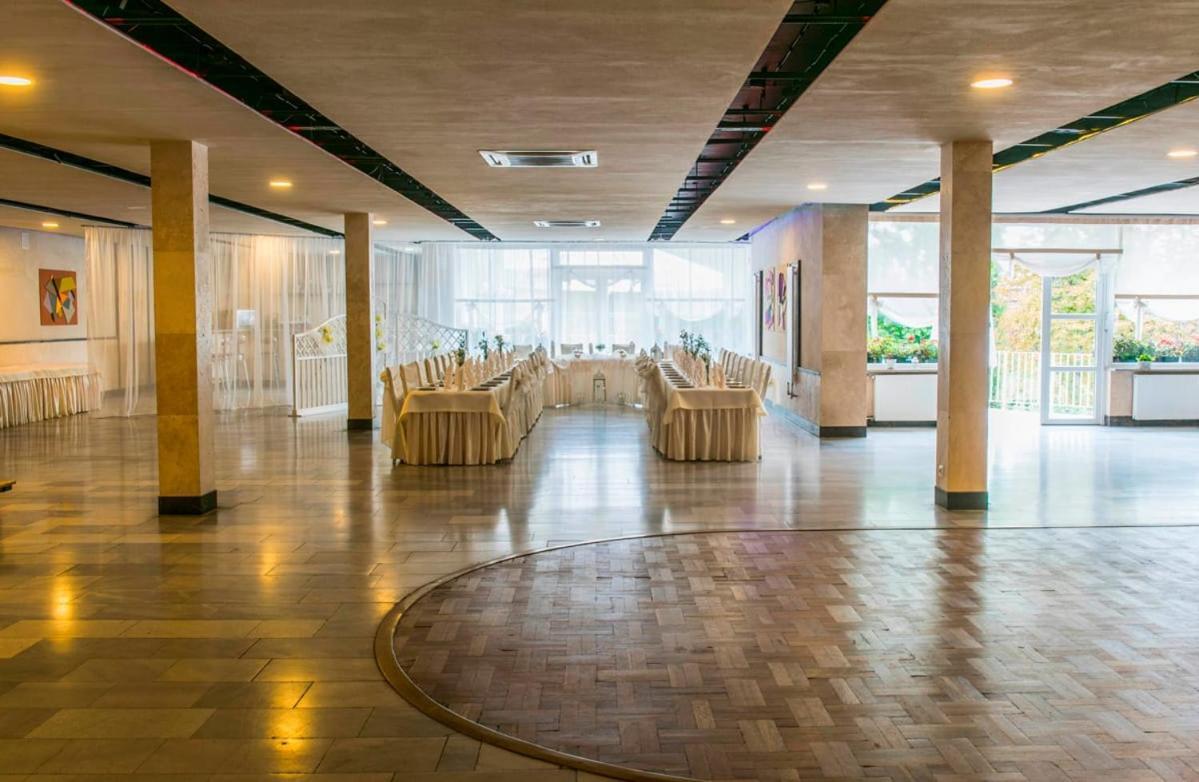 Hotel Accademia Ostrowiec Świętokrzyski Εξωτερικό φωτογραφία