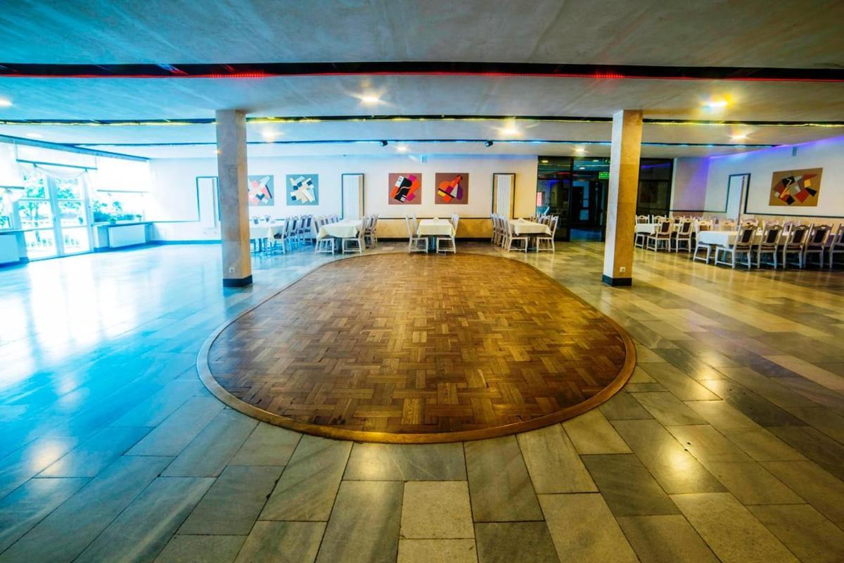 Hotel Accademia Ostrowiec Świętokrzyski Εξωτερικό φωτογραφία